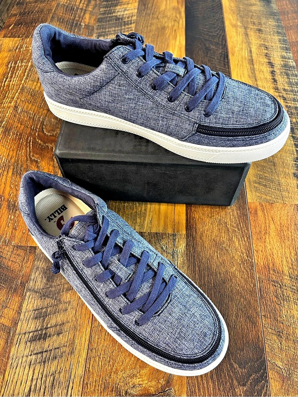 BILLY Footwear women’s sneakers, wraparound zipper closure, chambray canvas,  sz